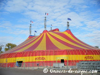 Paris: le grand chapiteau du cirque Pinder est monté sur la Pelouse de Reuilly
