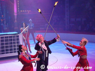 Paris: Eva Julia au Cirque d'Hiver Bouglione