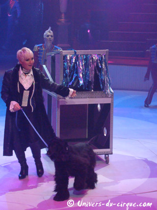 Paris: Eva Julia au Cirque d'Hiver Bouglione