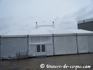 Hauts-de-Seine: le nouveau chapiteau du cirque d'hiver Bouglione est monté à Nanterre