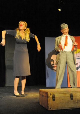 Bretagne: le clown Jacques Francini et l'actrice Fiona Gélin en tournée à travers la région avec 