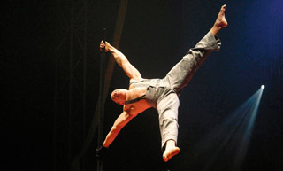 Landes: le spectacle époustouflant de Dominic Lacasse au Festival Européen des Artistes de Cirque à Saint-Paul-les-Dax
