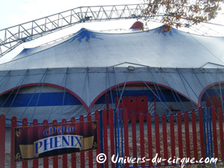Paris: dixième anniversaire du Cirque Phénix avec 