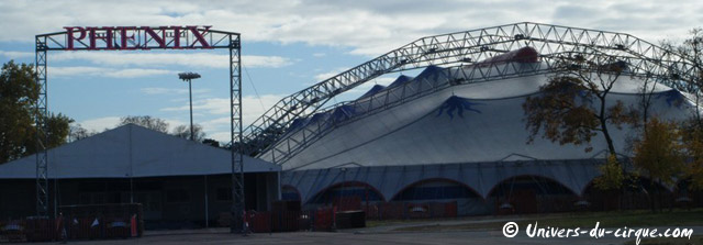 Paris: dixième anniversaire du Cirque Phénix avec 