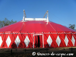 Paris: le Cirque de Nol de Christiane Bouglione de retour au Bois de Boulogne du 20 novembre au 15 décembre 2010