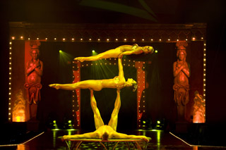Le trio Laruss en tournée avec le Cirque Arlette Gruss