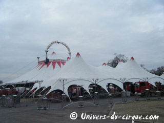 Paris: le Cirque Arlette Gruss poursuit son installation sur la Pelouse de Reuilly