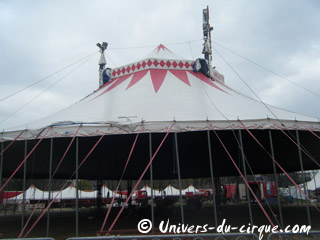 Paris: le Cirque Arlette Gruss poursuit son installation sur la Pelouse de Reuilly