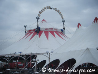 Paris: le Cirque Arlette Gruss poursuit son installation sur la Pelouse de Reuilly