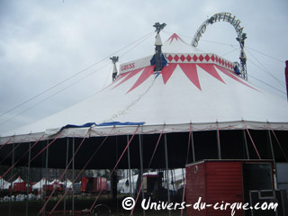 Paris: le Cirque Arlette Gruss poursuit son installation sur la Pelouse de Reuilly