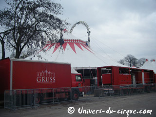 Paris: le Cirque Arlette Gruss poursuit son installation sur la Pelouse de Reuilly