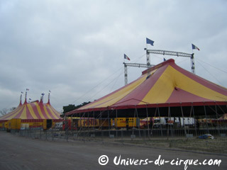 Paris: les chapiteaux du Cirque Pinder se déploient au Bois de Vincennes