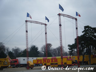 Paris: les chapiteaux du Cirque Pinder se déploient au Bois de Vincennes
