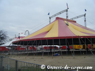 Paris: les chapiteaux du Cirque Pinder se déploient au Bois de Vincennes