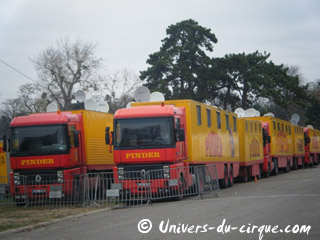 Paris: les chapiteaux du Cirque Pinder se déploient au Bois de Vincennes