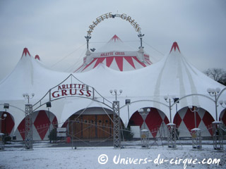 Paris: les cirques sous la neige dans la capitale