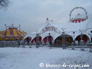 Paris: les cirques sous la neige dans la capitale