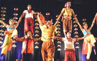 Lot: le Cirque Bleu du Vietnam arrive en ville à Souillac