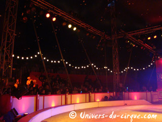 Paris: fin du Cirque de Nol Christiane Bouglione 2010 au Bois de Boulogne