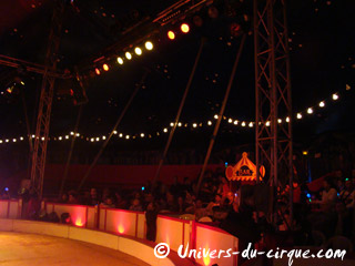 Paris: fin du Cirque de Nol Christiane Bouglione 2010 au Bois de Boulogne
