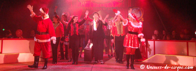 Paris: fin du Cirque de Nol Christiane Bouglione 2010 au Bois de Boulogne