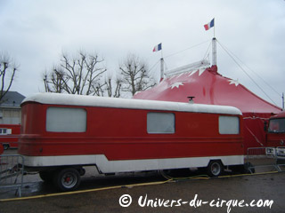 Maine-et-Loire: les représentations du Buffalo Circus à Saumur se poursuivent jusqu'au 02 janvier 2011