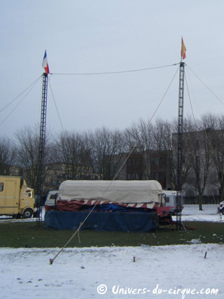 Essonne: démontage des installations du Rudi Llata Circus à Courcouronnes