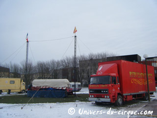 Essonne: démontage des installations du Rudi Llata Circus à Courcouronnes