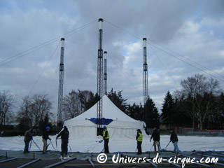 Essonne: montage du chapiteau du 19 Festival International du Cirque de Massy
