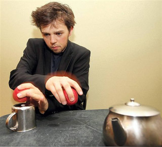 Yann Frisch, un magicien manceau chez Patrick Sébastien