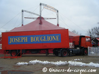 Yvelines: fin du séjour hivernal du Cirque Joseph Bouglione à Chatou le 19 janvier 2011