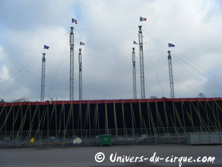 Paris: phase finale du démontage du grand chapiteau du Cirque Pinder à Paris