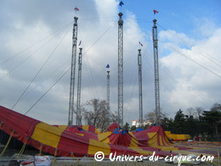 Paris: phase finale du démontage du grand chapiteau du Cirque Pinder à Paris