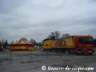 Paris: dernières images du Cirque Pinder sur la Pelouse de Reuilly avant son départ en tournée