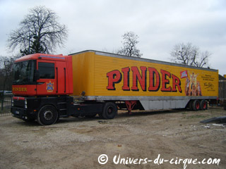 Paris: dernières images du Cirque Pinder sur la Pelouse de Reuilly avant son départ en tournée