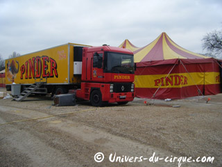 Paris: dernières images du Cirque Pinder sur la Pelouse de Reuilly avant son départ en tournée