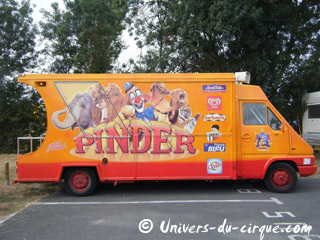 Le Cirque Pinder reprend la route pour sa tournée 2011 à travers la France