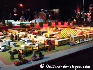 Paris: succès pour le salon de la maquette de cirque et pour la bourse d'échanges au Cirque d'Hiver Bouglione