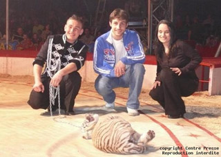 Vienne: un tigre nommé Brian baptisé par Brian Joubert au Cirque Amar