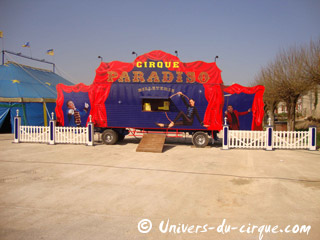 Le charme du Cirque Paradiso actuellement en tournée en Région Centre