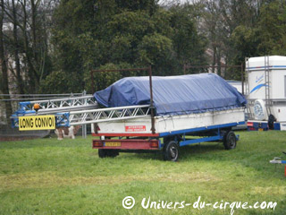 Hauts-de-Seine: démontage du Cirque Melvin à Bagneux