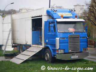 Hauts-de-Seine: démontage du Cirque Melvin à Bagneux