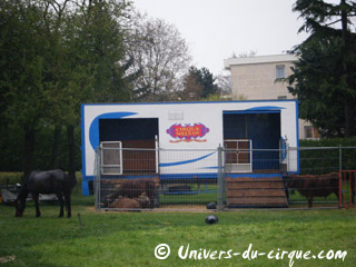 Hauts-de-Seine: démontage du Cirque Melvin à Bagneux
