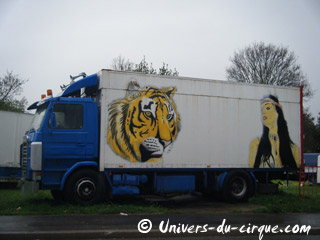 Hauts-de-Seine: démontage du Cirque Melvin à Bagneux