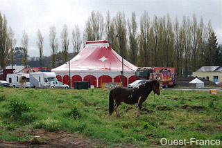 Finistère: le Cirque Klising ouvre ses ateliers aux élèves de l'école privée à Ergué-Gabéric