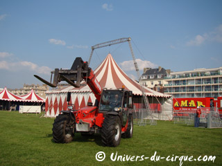 Seine-Maritime: le démontage du Cirque Amar à Dieppe en images