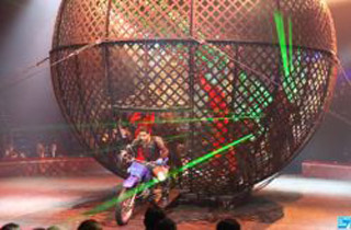 Nord: Globe of speed : le nouveau numéro du Cirque Arlette Gruss, titulaire de tous les records à Dunkerque