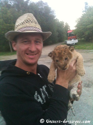 Naissance de deux lionceaux au Cirque Lydia Zavatta