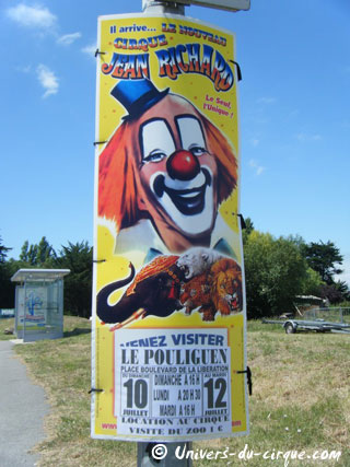 Loire-Atlantique: le matériel publicitaire du Nouveau Cirque Jean Richard