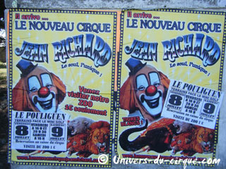 Loire-Atlantique: le matériel publicitaire du Nouveau Cirque Jean Richard